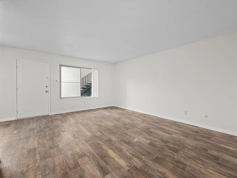 635 Emory St #5 — Photo 6