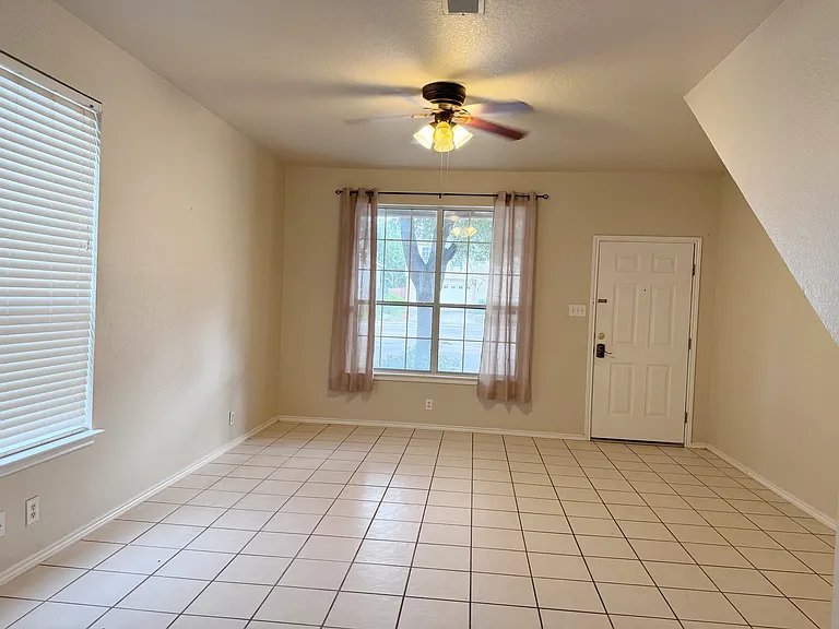 16 Pembroke Ct — Photo 3