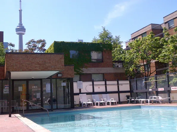 80 Saint Patrick St #817, Toronto, ON M5T 2X6