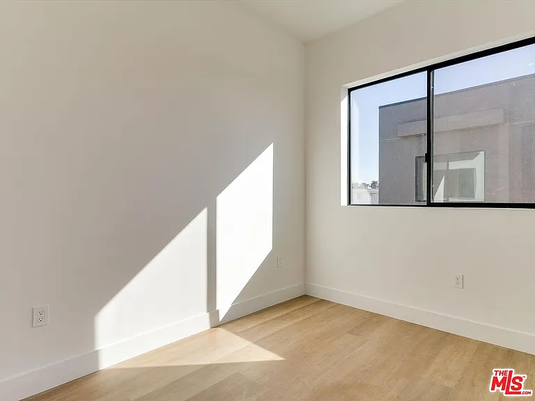 2817 1/2 S Redondo Blvd — Photo 26