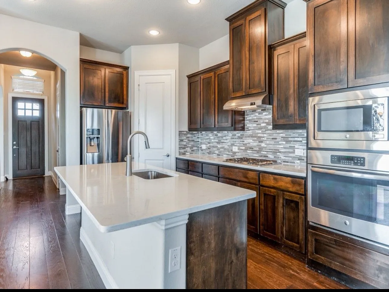 3 bed, 1890 sqft, $2,650 — Photo 3