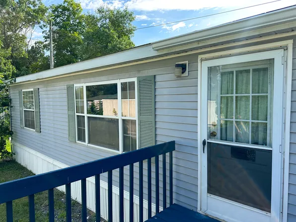 2 Foliage Ln, Plattsburgh, NY 12901