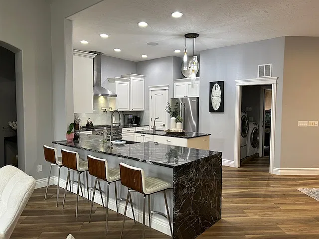 3 bed, 2.5 bath, 3480 sqft, $4,200 — Photo 2