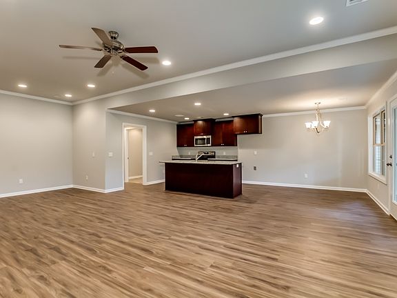 5th image of 196 Bradford Cir