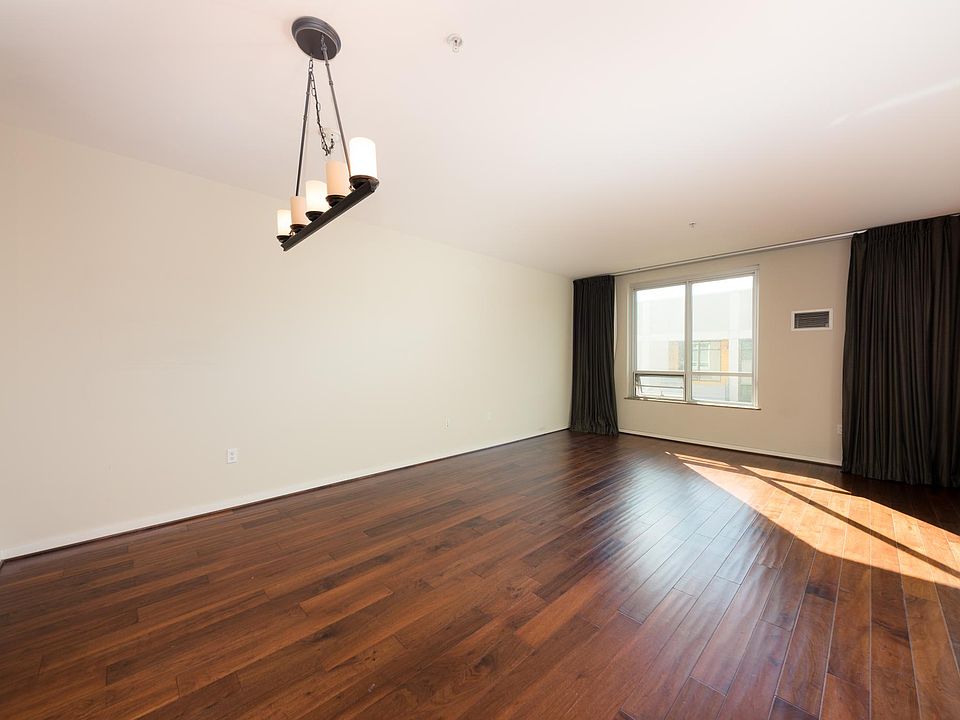 1st image of 325 Berry St APT 506