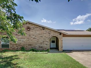905 Redbud St, Crowley, TX 76036