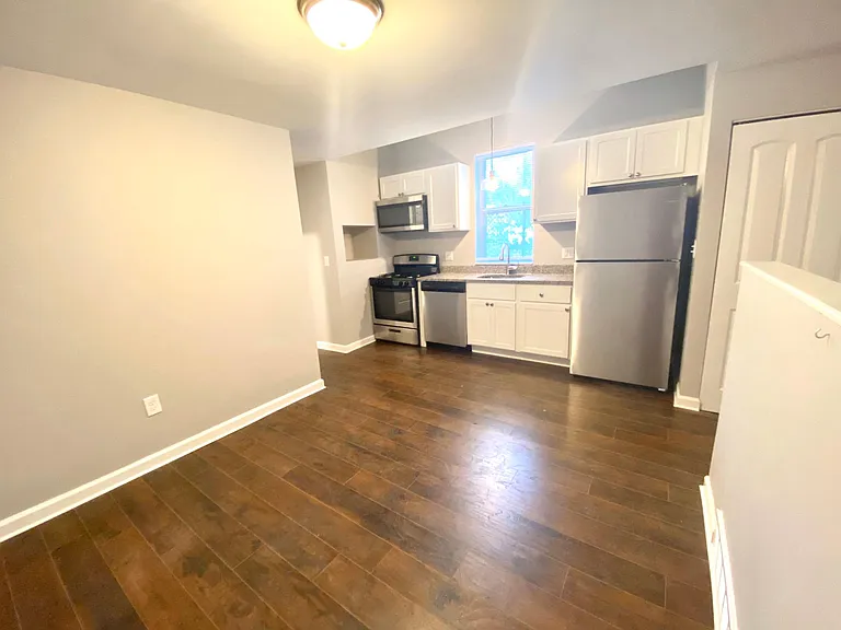 1514 Main St #1 — Photo 2