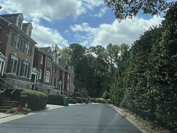 Exterior Neighborhood (street photo)