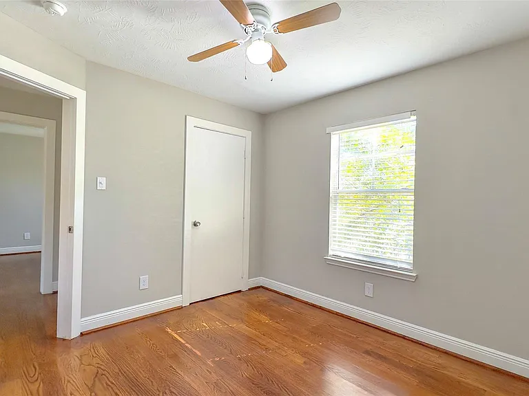 9923 Farrell Dr — Photo 16
