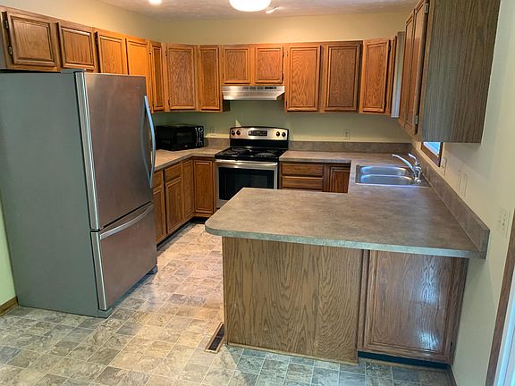 Kitchen. All new appliances and countertops.
