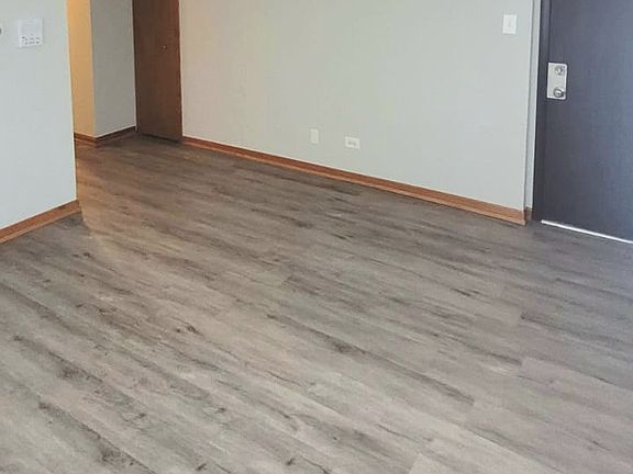 4th image of 14045 S Kilpatrick Ave #3N