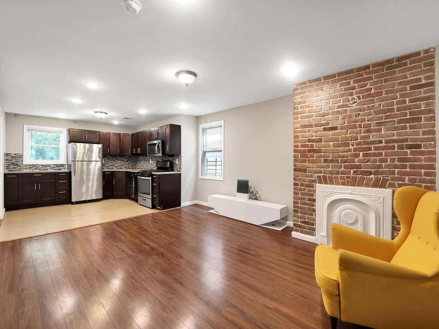 4 bed, 2.0 bath, 1600 sqft, $3,600 — Photo 2