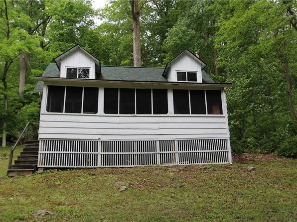 116 Camp Ln, Ligonier, PA 15658