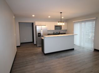 320 Cedar Cross Rd #10, Dubuque, IA 52003