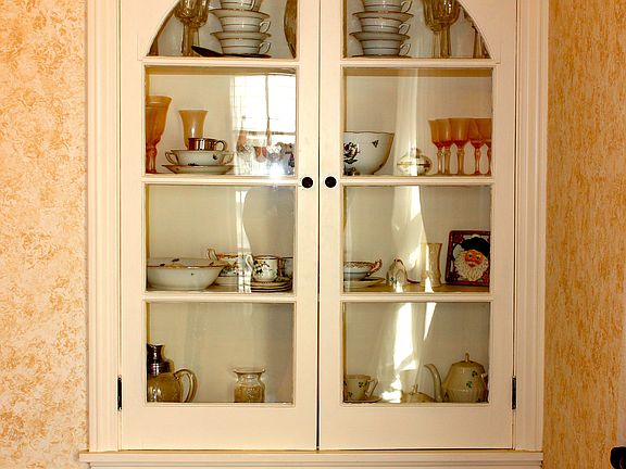 Dining room built in