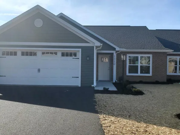1310 Treeline Dr, Chambersburg, PA 17202