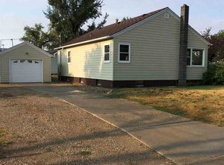 24 Church St, Ray, ND 58849