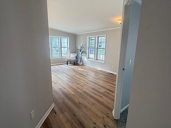 5th image of 247 Parkwood Rd