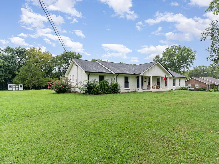 2228 Bowman Rd — Photo 2