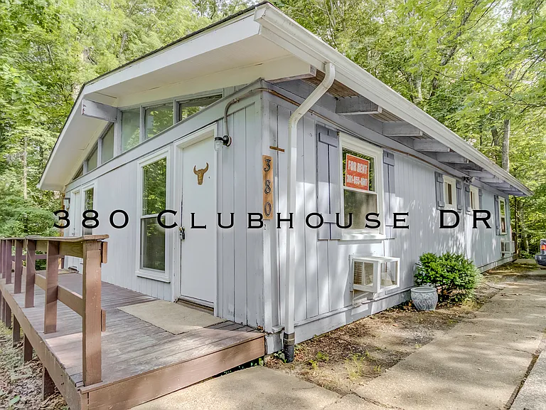 380 Clubhouse Dr #19 — Photo 1
