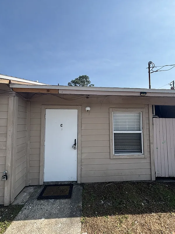 Studio, 1.0 bath, 145 sqft, $800 — Photo 2