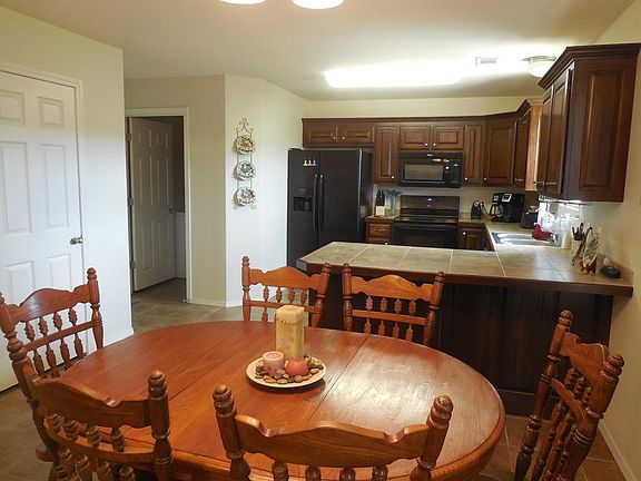 3rd image of 107 Country Oak Dr