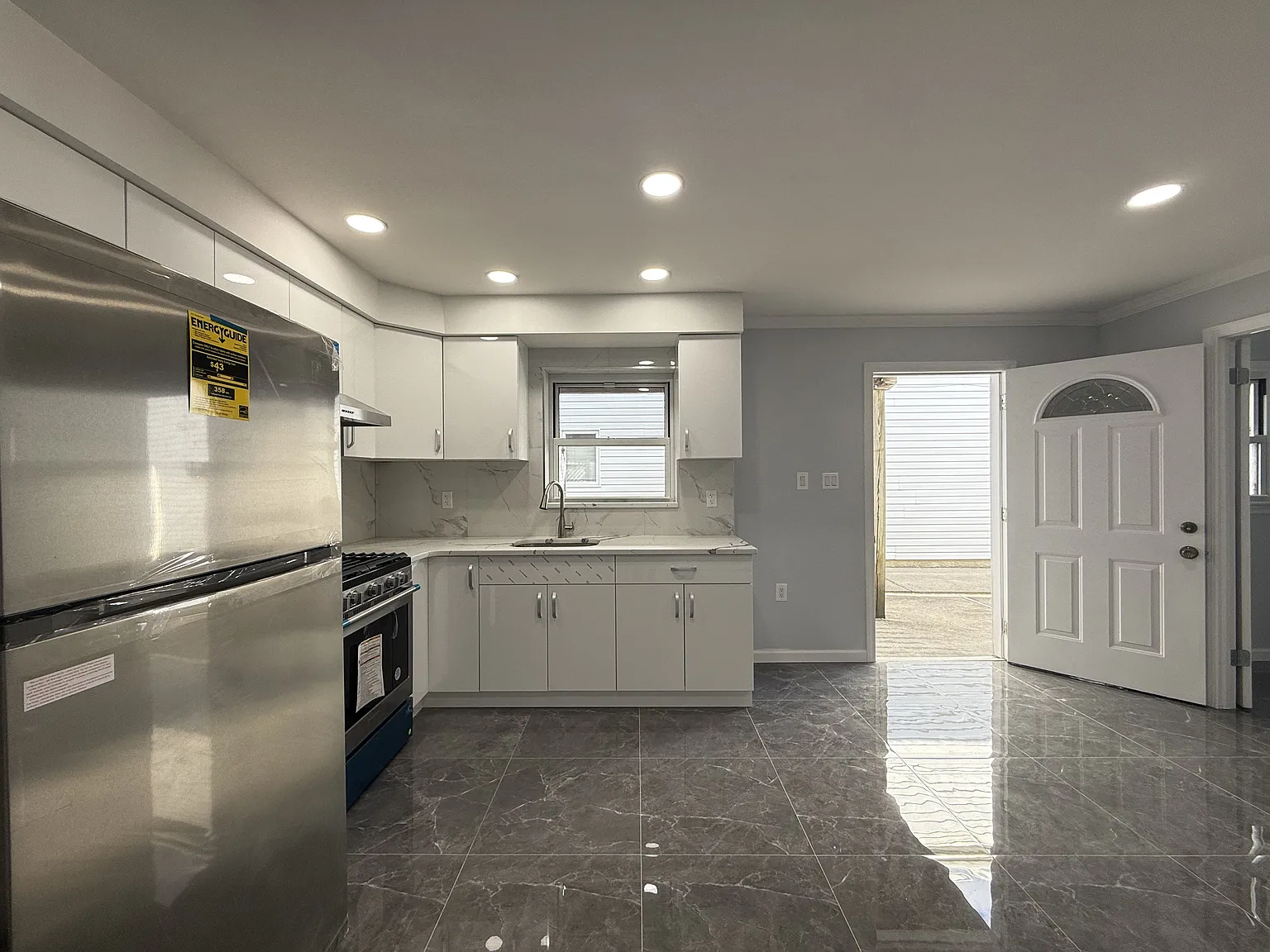1 bed, 600 sqft, $1,700 — Photo 3
