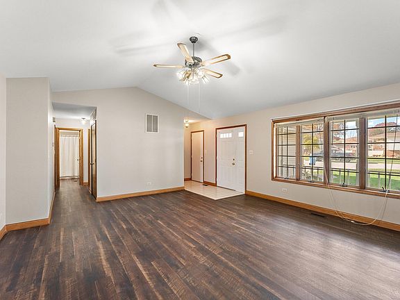 4th image of 1101 Cambridge Ln
