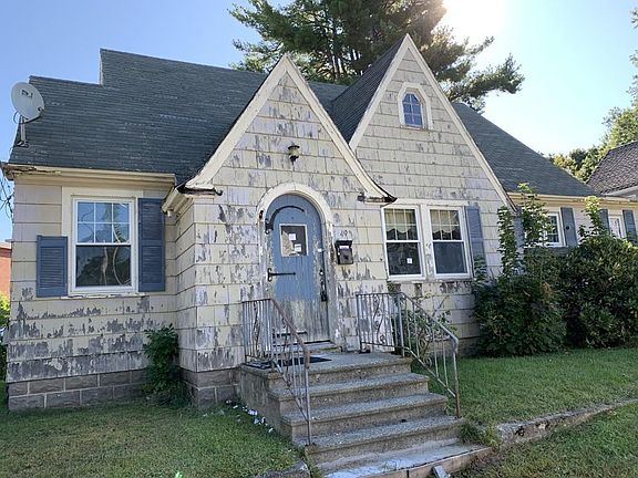 4th image of 49 Shore Dr