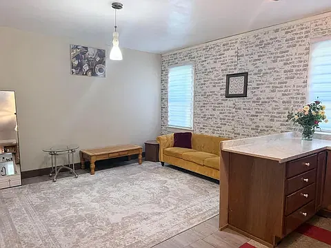 882 Locust Dr #1