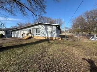 622 E Carpenter St, Iola, KS 66749