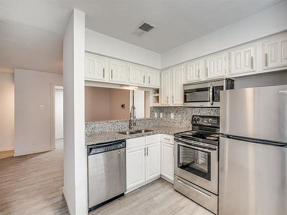 5th image of 6036 Stoneybrook Dr