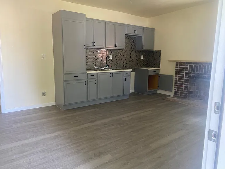 2119 Davis St — Photo 5