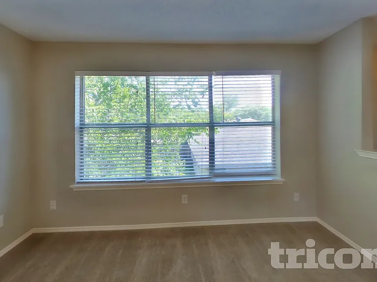 813 Indigo Ter — Photo 3