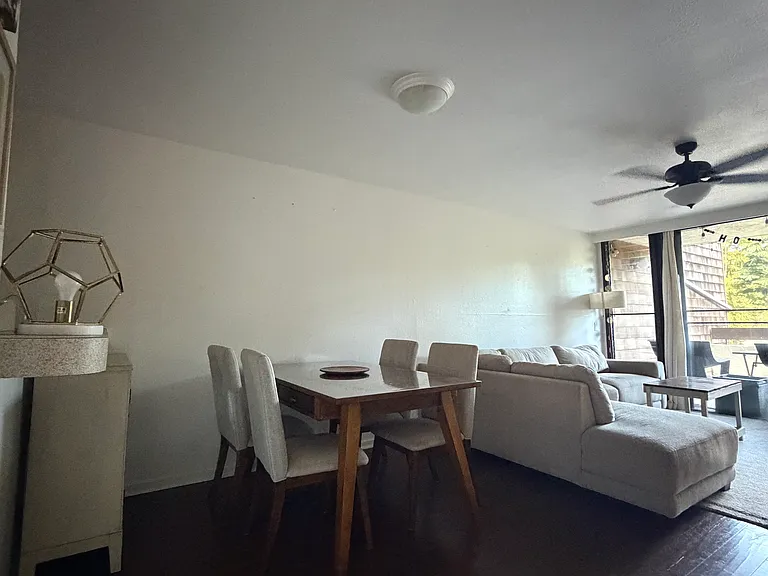 1015 Aoloa Pl #252 — Photo 2