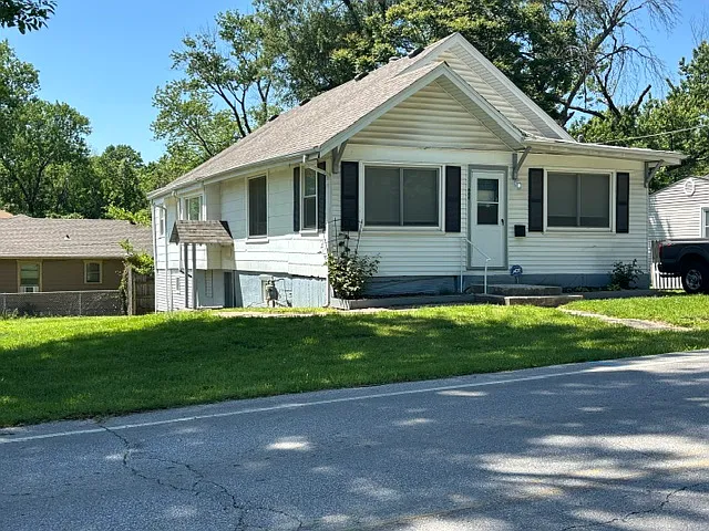 N Kiger Rd — Photo 1