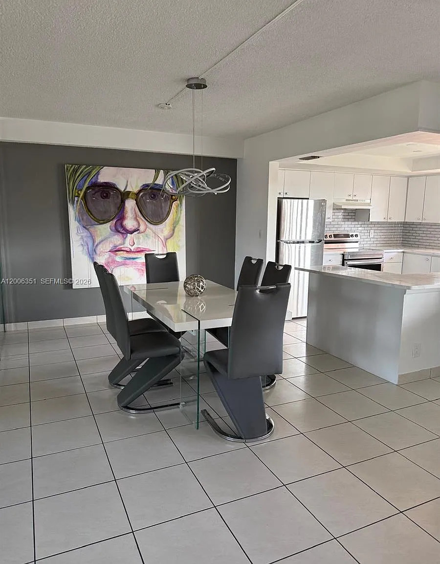 Eldorado Plaza West Condo — Photo 2