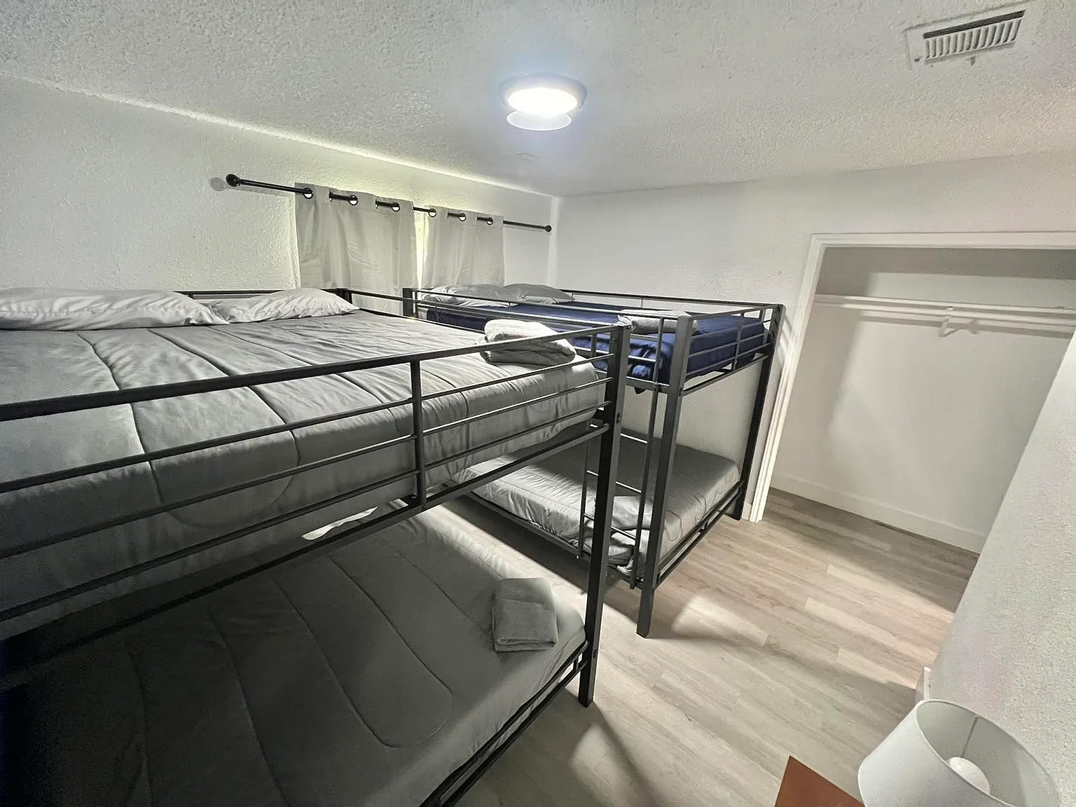 3 bed, $5,200 — Photo 4