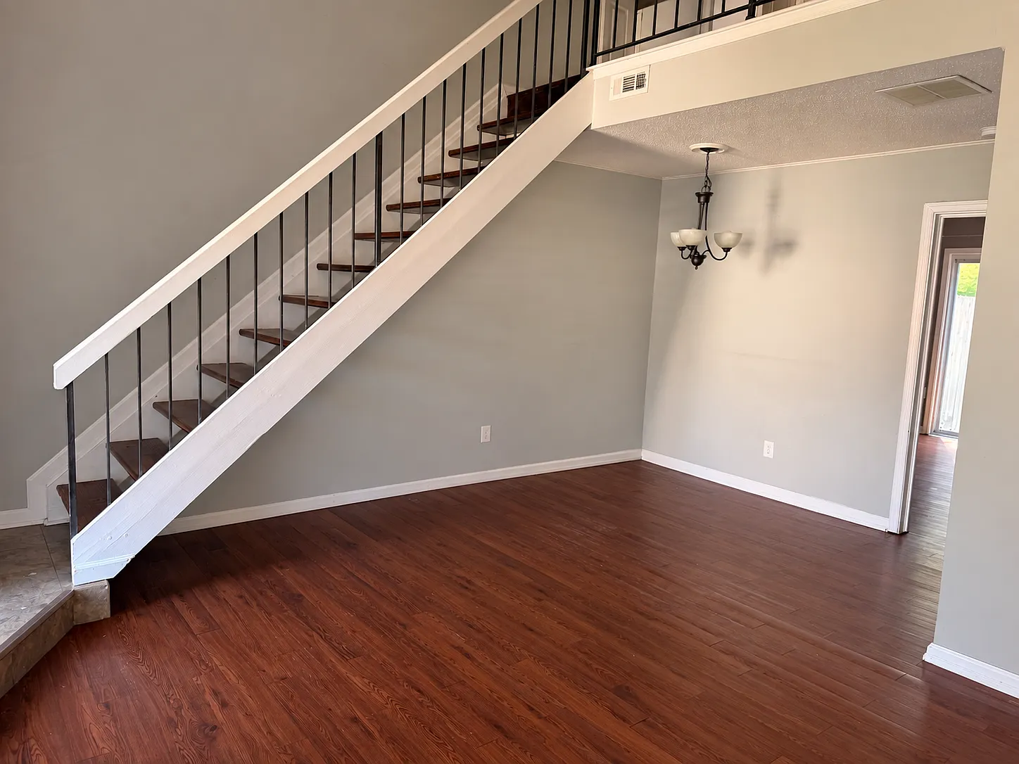 2 bed, 981 sqft, $1,675 — Photo 2
