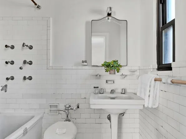 473 West End Avenue image 12 of 16