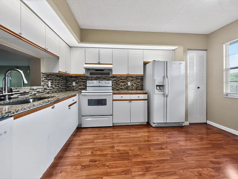 13055 SW 15th Ct — Photo 7