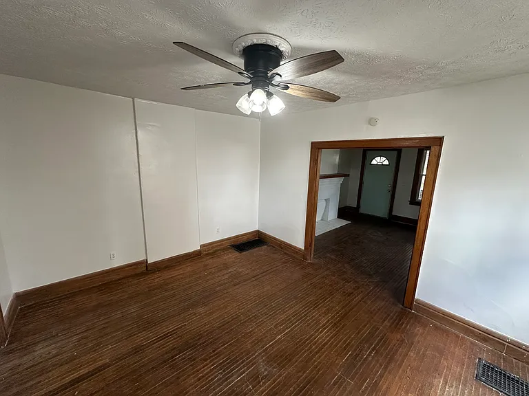 2037 Floral Ave — Photo 7