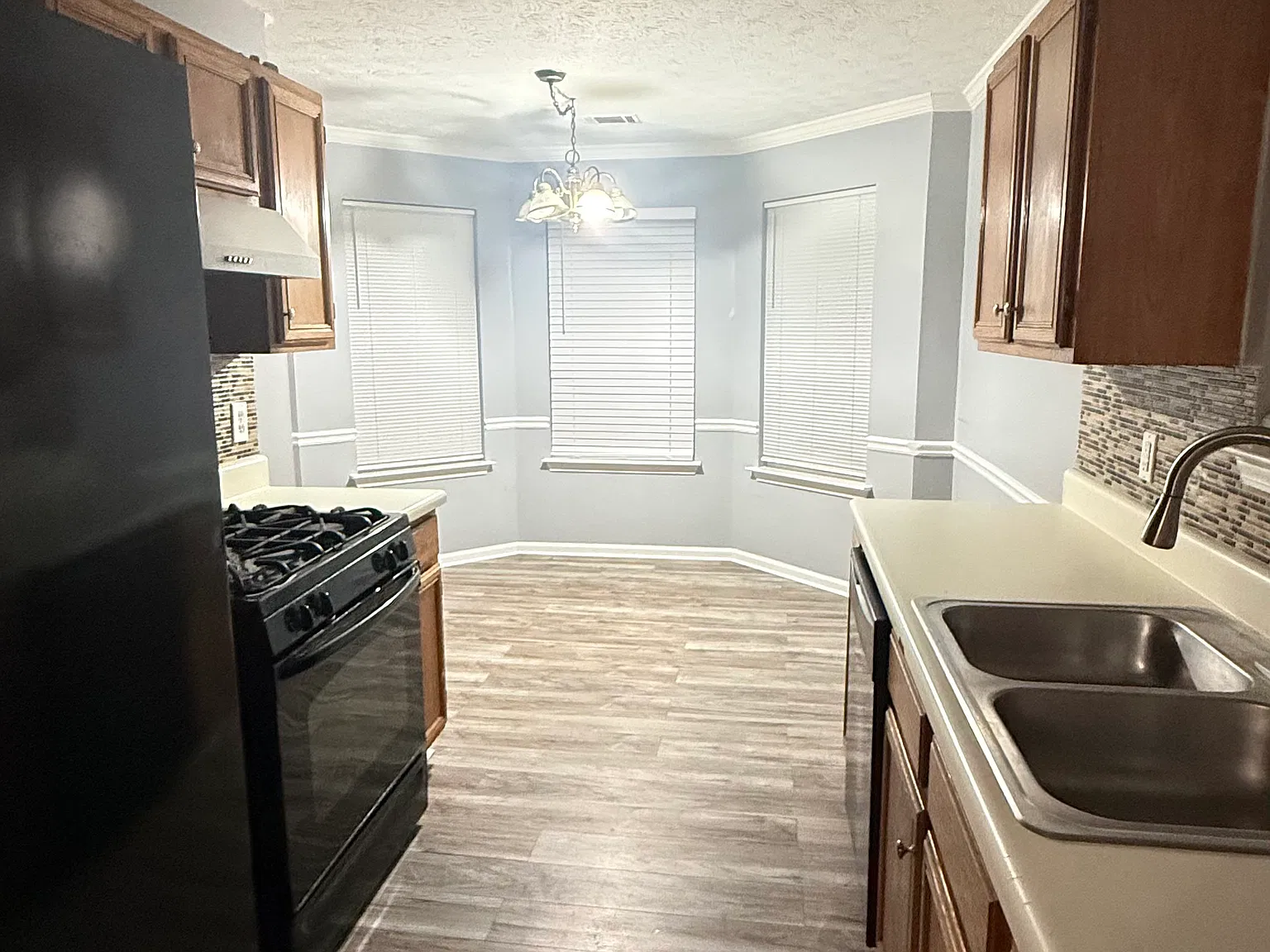 3 bed, 2.5 bath, 1516 sqft, $2,300 — Photo 1