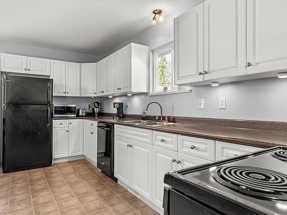 4th image of 46329 Strathcona Rd