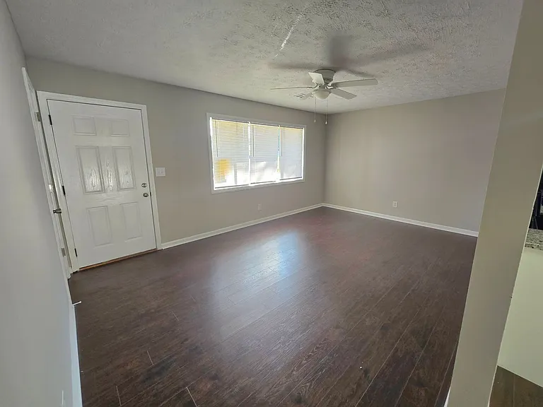 6015 Luna Dr — Photo 2