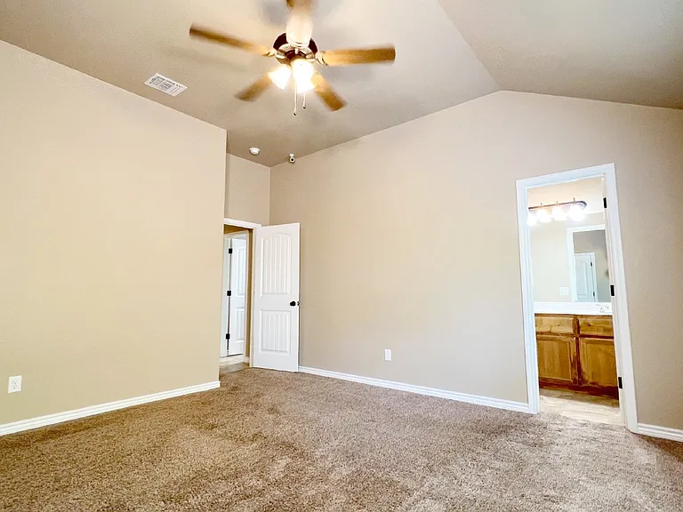 405 Sladecek Dr #B — Photo 18