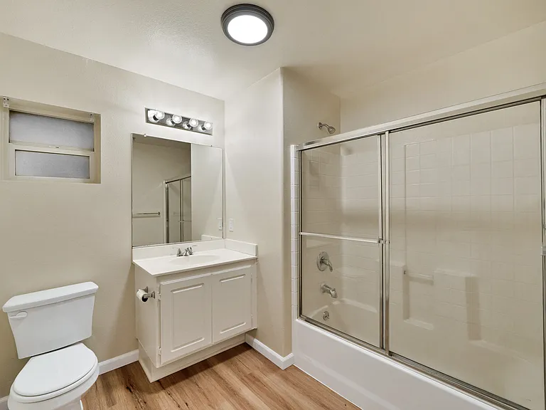 Toscana Apartments — Photo 13