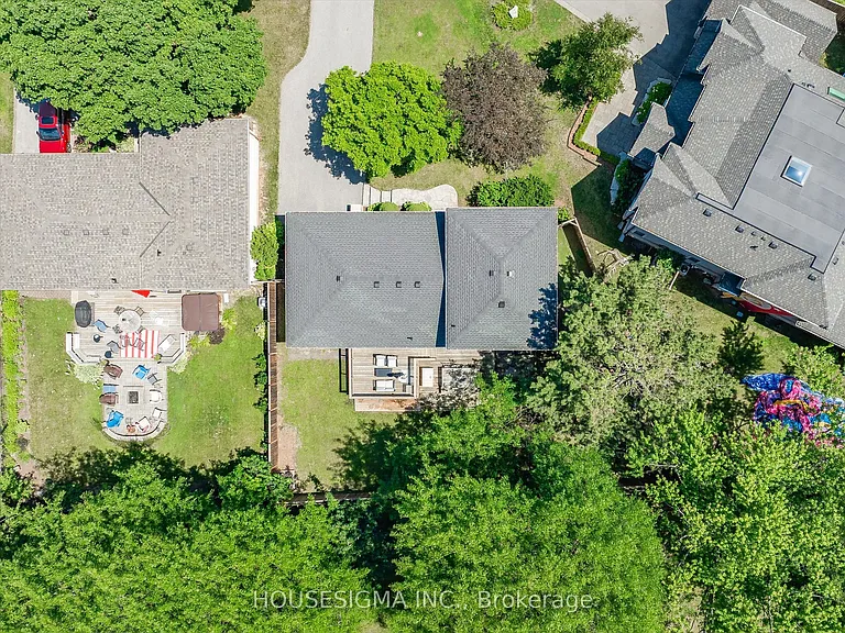 444 Withnell Cres — Photo 4