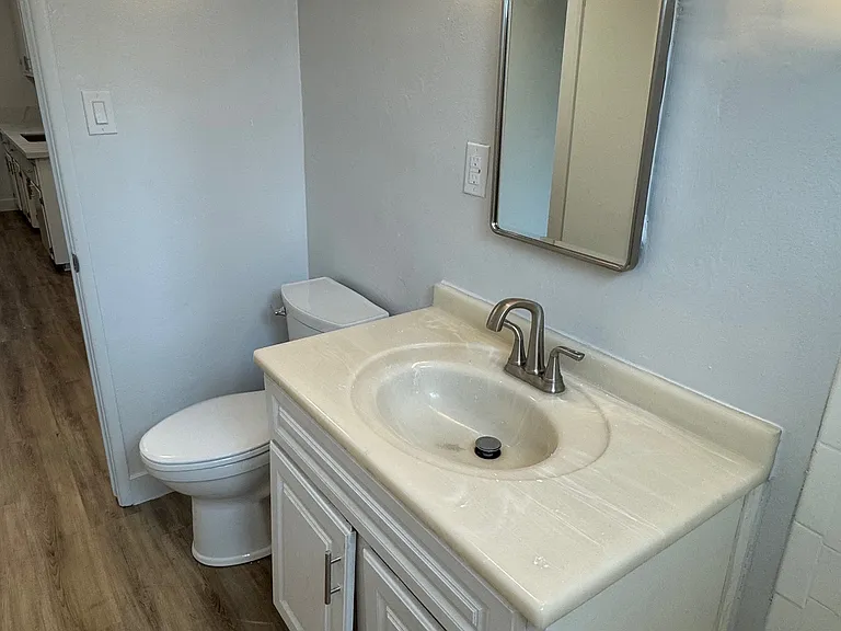 Chateau Apartments — Photo 7