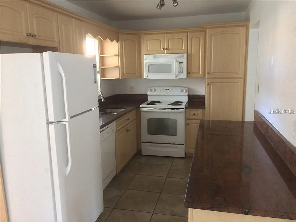 4 bed, 2.0 bath, 1273 sqft, $2,200 — Photo 4
